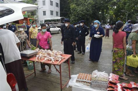 မြို့တော်ဝန် Özlüသည် Market Tradesmen စားပွဲ၌ ဧည့်သည်ဖြစ်ခဲ့သည်။